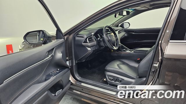 Toyota Camry 2018 — photo 10