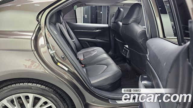 Toyota Camry 2018 — photo 11
