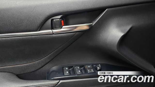 Toyota Camry 2018 — photo 15