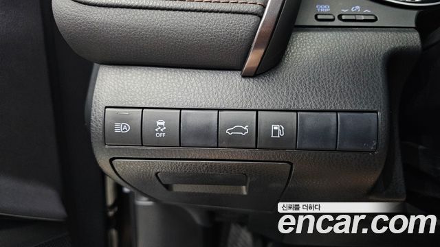 Toyota Camry 2018 — photo 16