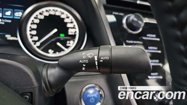 Toyota Camry 2018 — photo 17