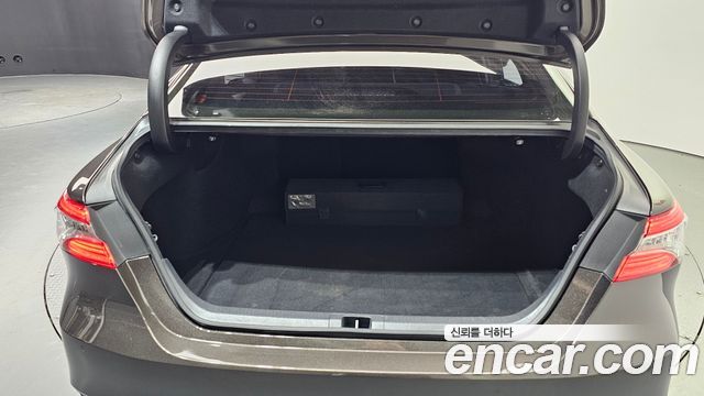 Toyota Camry 2018 — photo 19