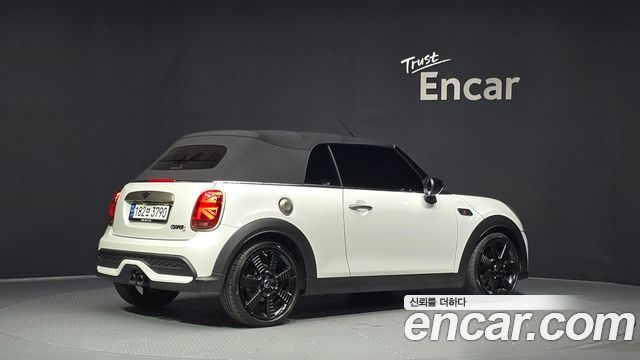 Mini Cooper Convertible 2024 — photo 2