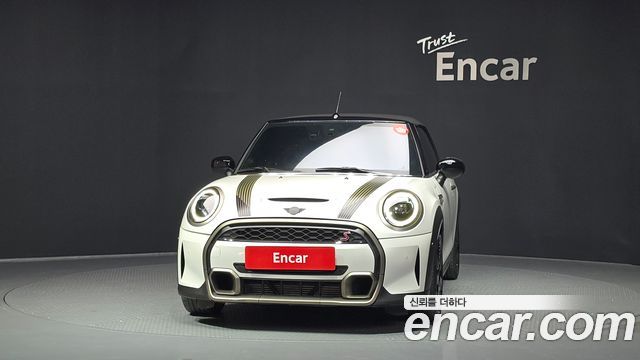 Mini Cooper Convertible 2024 — photo 3