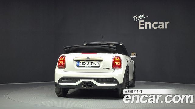 Mini Cooper Convertible 2024 — photo 4