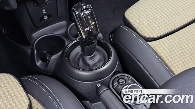 Mini Cooper Convertible 2024 — photo 9