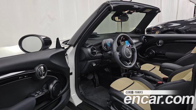 Mini Cooper Convertible 2024 — photo 10
