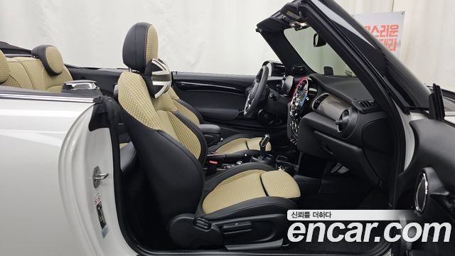 Mini Cooper Convertible 2024 — photo 11