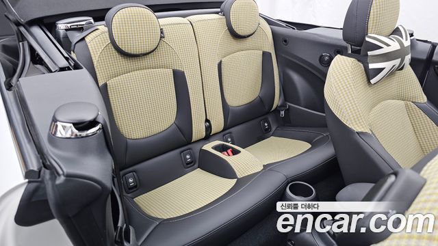 Mini Cooper Convertible 2024 — photo 12