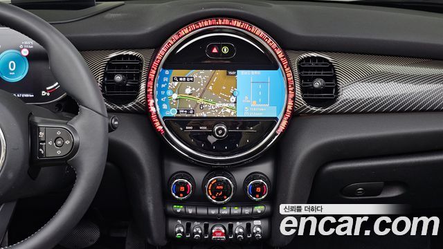 Mini Cooper Convertible 2024 — photo 14