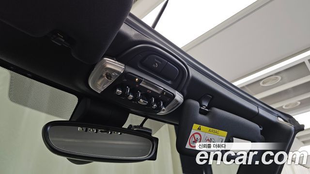 Mini Cooper Convertible 2024 — photo 17