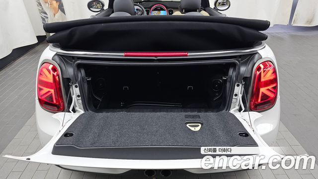 Mini Cooper Convertible 2024 — photo 20