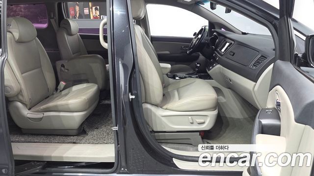 Kia Canival 2019 — photo 10
