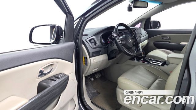 Kia Canival 2019 — photo 11