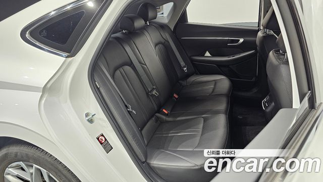 Hyundai Sonata 2022 — photo 11