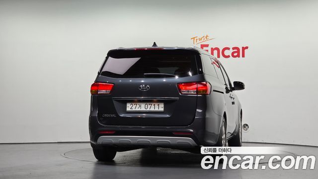 Kia Canival 2016 — photo 4