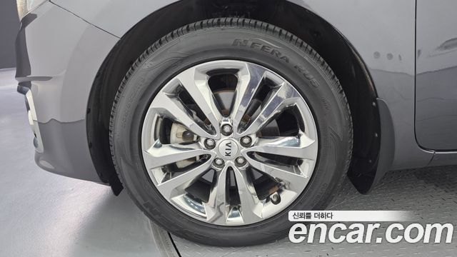 Kia Canival 2016 — photo 5