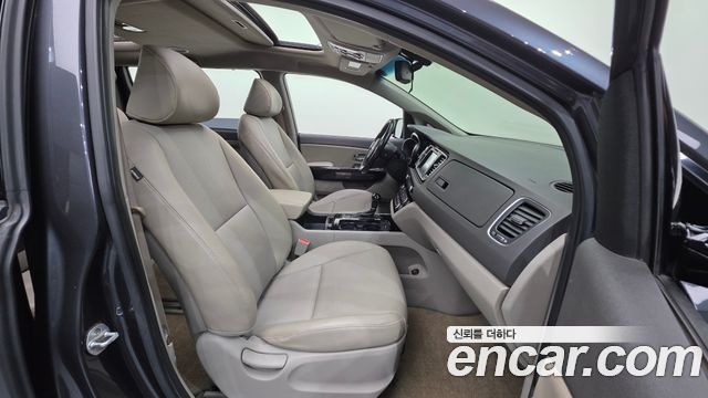 Kia Canival 2016 — photo 10