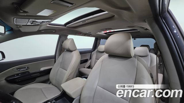 Kia Canival 2016 — photo 11