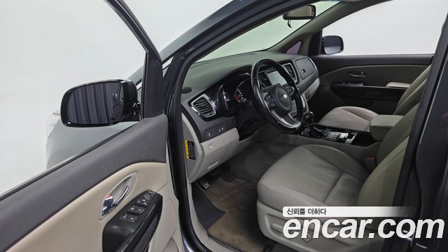 Kia Canival 2016 — photo 12