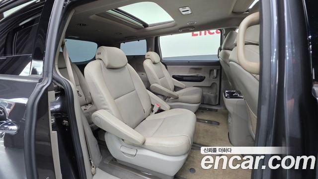 Kia Canival 2016 — photo 18