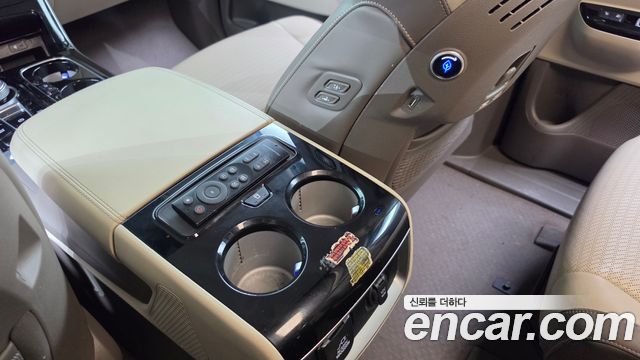 Kia Canival 2021 — photo 12
