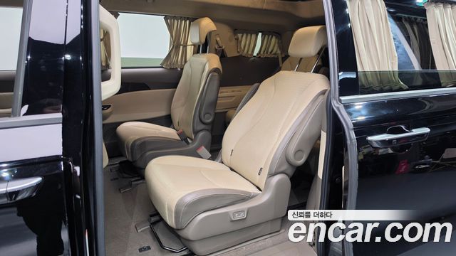 Kia Canival 2021 — photo 17