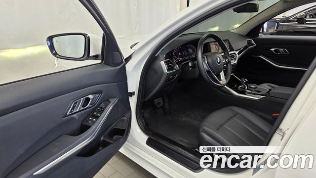 BMW 3-Series 2021 — photo 10