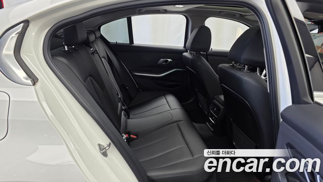 BMW 3-Series 2021 — photo 12