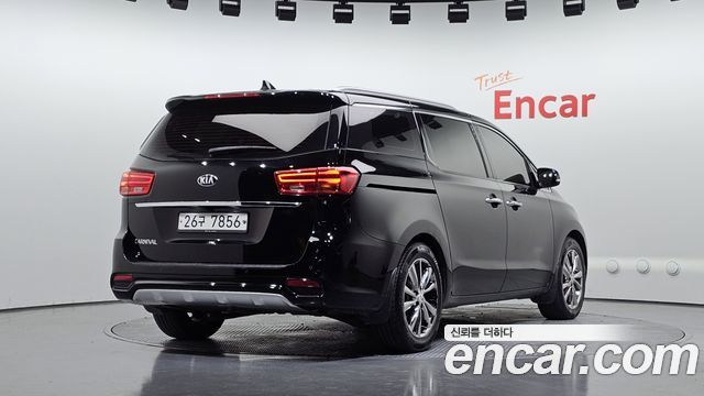 Kia Canival 2019 — photo 2