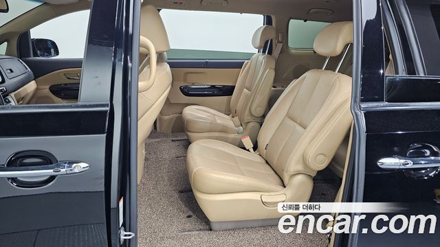 Kia Canival 2019 — photo 17