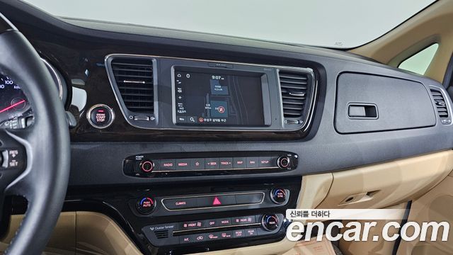 Kia Canival 2019 — photo 18