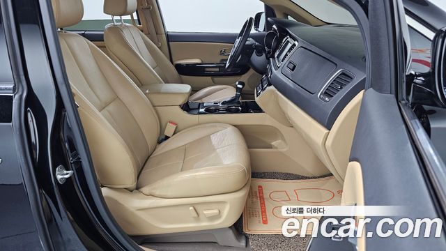 Kia Canival 2019 — photo 16