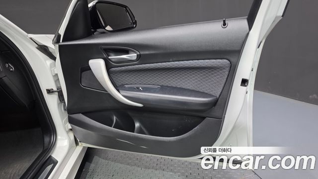 BMW 1-Series 2018 — photo 14