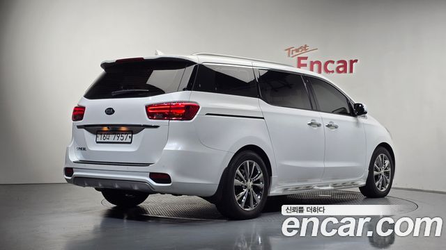 Kia Canival 2019 — photo 2