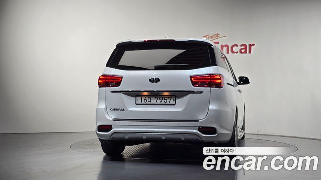 Kia Canival 2019 — photo 4