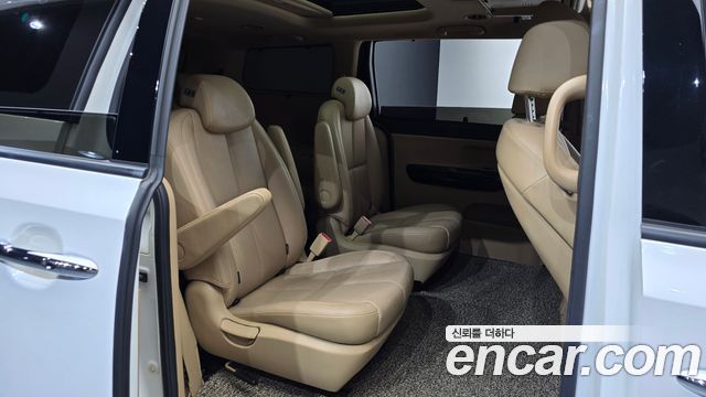 Kia Canival 2019 — photo 17