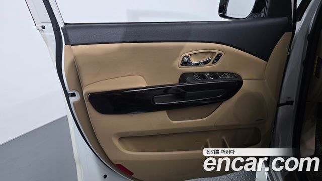Kia Canival 2019 — photo 14