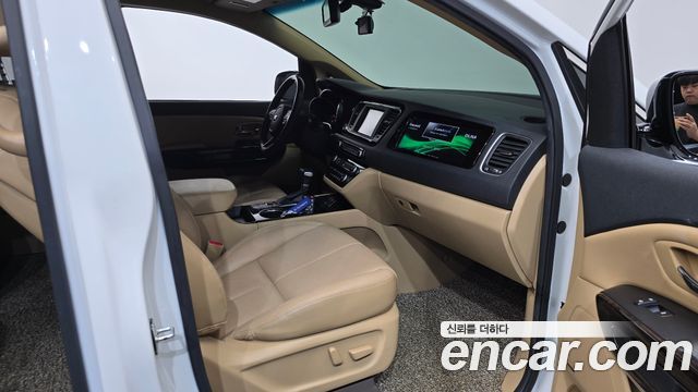 Kia Canival 2019 — photo 16