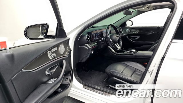 Mercedes-Benz E-Class 2020 — photo 10