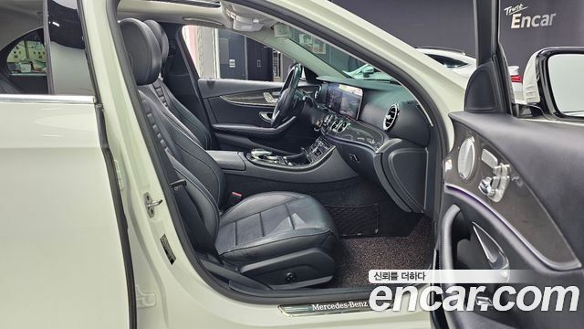 Mercedes-Benz E-Class 2020 — photo 11