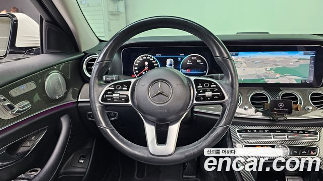 Mercedes-Benz E-Class 2020 — photo 13