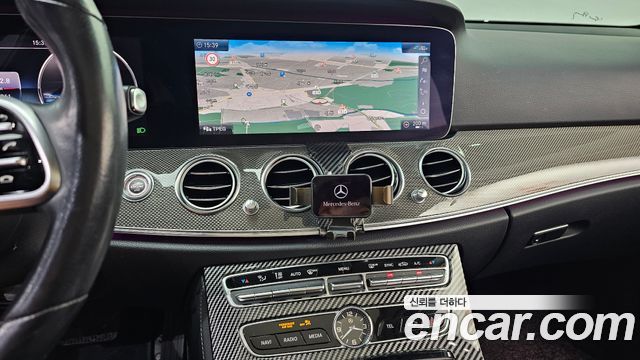 Mercedes-Benz E-Class 2020 — photo 14