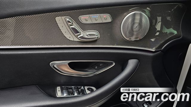Mercedes-Benz E-Class 2020 — photo 16