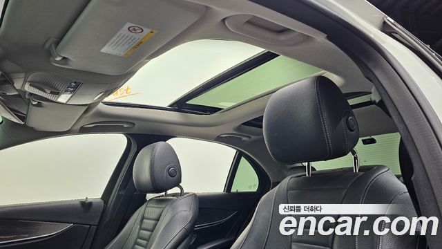 Mercedes-Benz E-Class 2020 — photo 19