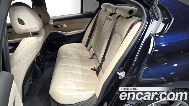 BMW 3-Series 2021 — photo 11