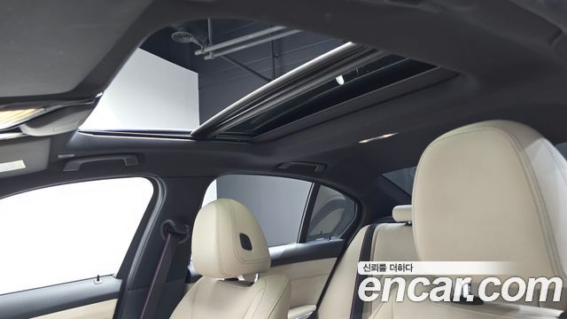 BMW 3-Series 2021 — photo 16
