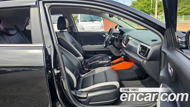 Kia Stonic 2018 — photo 11