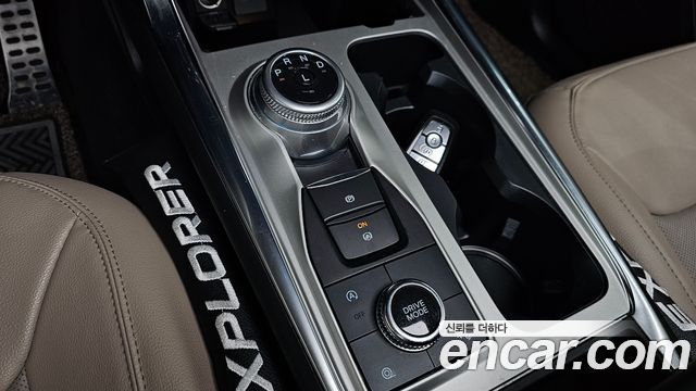 Ford Explorer 2021 — photo 12