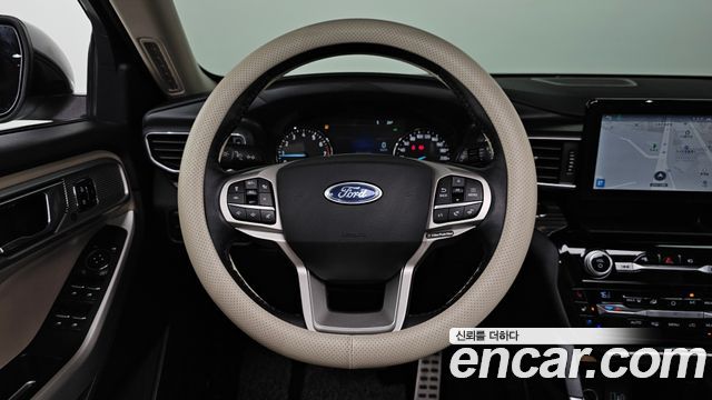 Ford Explorer 2021 — photo 18